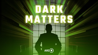 Dark Matters, Staffel 3, Silhouette eines Mannes am Schreibtisch